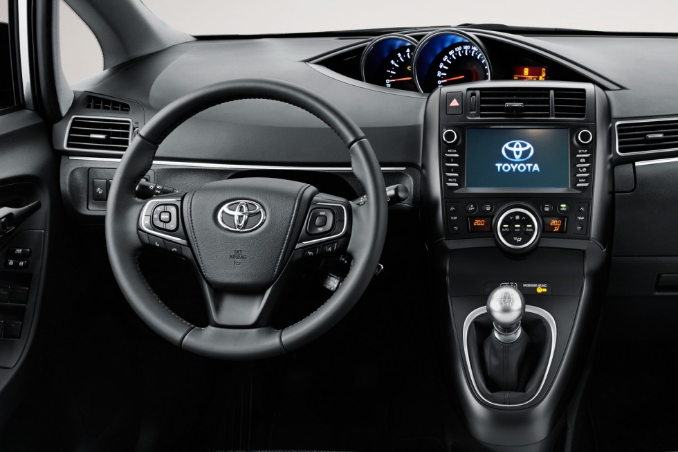 Toyota сделала Verso 2016 безопаснее