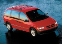 Chrysler Voyager 1995-2000 минивэн 2.4 AT (150 л.с.) передний привод, бензин