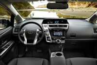 Toyota Prius V 2015 (Тойота Приус В 2015)