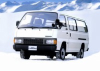 Nissan Caravan 1988-2001 минивэн 2.7 AT (100 л.с.) задний привод, дизель