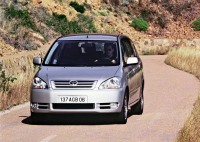 Toyota Avensis Verso 2001 минивэн
