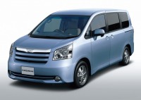 Toyota Noah 2007-2013 минивэн 2.0 CVT (158 л.с.) полный привод, бензин