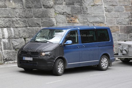 Volkswagen Transporter T6 возвращается в новой серии шпионских фото