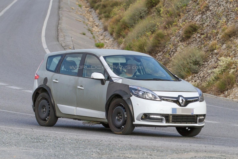 Мул нового Renault Grand Scenic засняли на фото