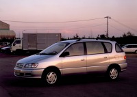 Toyota Ipsum 1995-2001 минивэн 2.0 AT (135 л.с.) передний привод, бензин