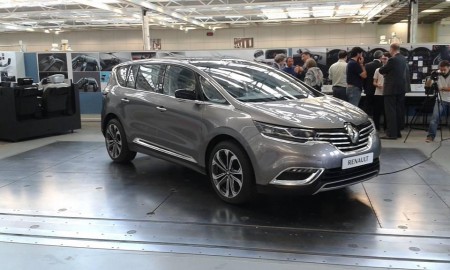 Renault показали "живые" фото нового Espace