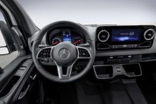 Mercedes-Benz показал фото салона нового Sprinter